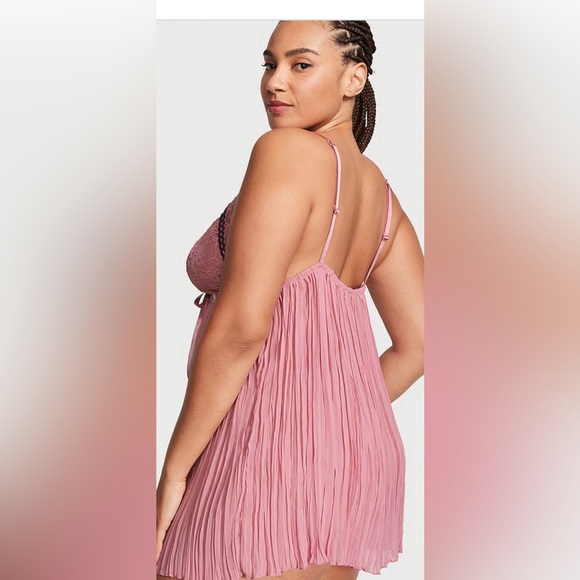 Victoria’s Secret Bundle💕VERY SEXY
Pleated Babydoll Set & Carole Hochman Robe - Picture 2 of 7